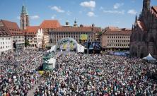 Abschlussgottesdienst des 38. Evangelischen Kirchentags auf dem Nürnberger Hauptmarkt