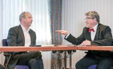Ringen um den Frieden: Die Bischöfe Christian Stäblein (l.) und Friedrich Kramer. 