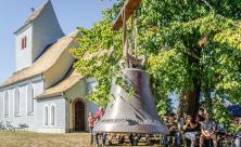 Die neue Glocke in Altenbach soll die Glocke von 1934 mit ihrer Hakenkreuz-Symbolik ersetzen. © Uwe Winkler