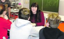 Diakonie-Schulsozialarbeiterin Isabel Reichenbach- Tautorus hat ein offenes Ohr für die Nöte der Schülerinnen und Schülern. © Diakonie Rochlitz Diakonie-Schulsozialarbeiterin Isabel Reichenbach- Tautorus hat ein offenes Ohr für die Nöte der Schülerinnen und Schülern. © Diakonie Rochlitz