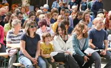 Gottesdienst zum Gemeindefest »Hofschwof« am vergangenen Sonntag neben der zerstörten Kirche Großröhrsdorf. © Steffen Giersch Gottesdienst zum Gemeindefest »Hofschwof« am vergangenen Sonntag neben der zerstörten Kirche Großröhrsdorf. © Steffen Giersch