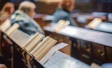 Gesungener Glaube: Lieder aus dem Evangelischen Gesangbuch gehören seit Generationen zum Gottesdienst. Sie sind gelebter Glaube. © epd-bild/Tim Wegner Gesungener Glaube: Lieder aus dem Evangelischen Gesangbuch gehören seit Generationen zum Gottesdienst. Sie sind gelebter Glaube. © epd-bild/Tim Wegner