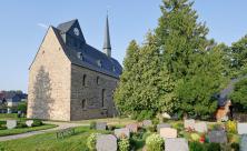 Die Diskussionsrunde fand in der aufwendig sanierten Festscheune an der Hirschfelder Kirche statt. © Markus Pfeifer