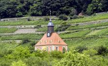 Die Weinbergkirche am Dresdner Elbhang. © joeseo48 – stock.adobe.com; bearb.: so Die Weinbergkirche am Dresdner Elbhang. Foto: joeseo48 – stock.adobe.com; bearb.: so