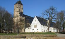 Die ehemalige Klosteranlage St. Marien mit Schloßkirche und Schloßbergmuseum – die Schloßkirche beteiligt sich mit der Türmerwohnung am Festival