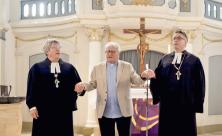 Jürgen Hauskeller mit Landesbischof Friedrich Kramer (l.) und Regionalbischof Tobias Schüfer bei einem Bußgottesdienst in Zella-Mehlis. Jürgen Hauskeller mit Landesbischof Friedrich Kramer (l.) und Regionalbischof Tobias Schüfer bei einem Bußgottesdienst in Zella-Mehlis.