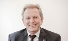 Jochen Bohl war von 2004 bis zum Eintritt in den Ruhestand 2015 Landesbischof Sachsens. Er lebt in Radebeul.