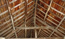 klimabedingte Schäden an Kirchen und Schlössern am Schutz historischer Holzbalkendecken